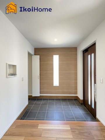 神戸西区秋葉台3丁目　新築戸建の玄関|【ホームページに現地動画掲載中】●年中無休：当日予約可●広々ゆったりとした玄関スペースです！