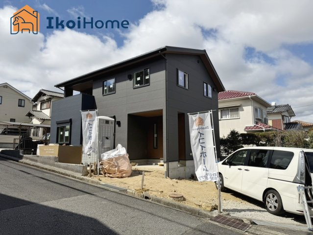 神戸西区秋葉台3丁目　新築戸建の前面道路含む現地写真|●年中無休：当日予約可●前面道路約6ｍ！角地ですので、陽当りもよく開放感がございます。