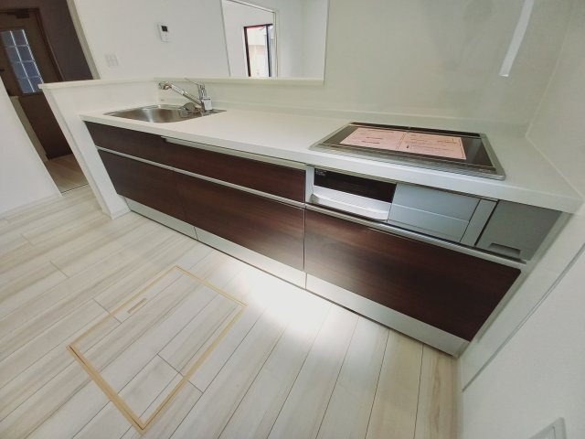 ◇　いわき市小名浜南君ヶ塚町3期　限定1号棟　◇のキッチン|同施工◆キッチンの写真です◆　目の前にリビングが広がる対面キッチンを採用、キッチンからリビング全体を見渡せる子育て中のご家族にも嬉しい造りです！