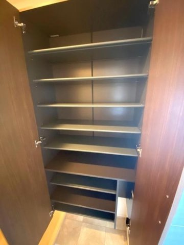 レジデンス大府駅クロスの玄関|ゆったりとした玄関です