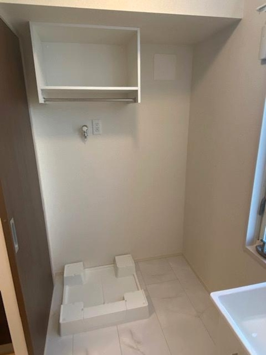 レジデンス大府駅クロスの洗面所|ゆったりとスペースのある洗面所