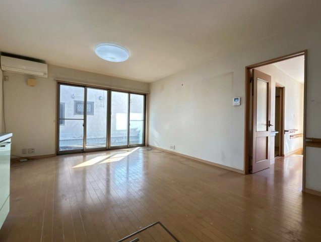 【居間・リビング】 | 滑川町月の輪7丁目　中古戸建