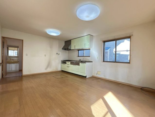 【居間・リビング】 | 滑川町月の輪7丁目　中古戸建
