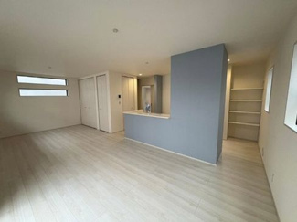 【居間・リビング】 | 旭区中白根1丁目 全1棟 | LDK 20.5帖