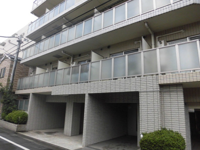 【外観】 | ブライズ西荻窪 | 鉄筋コンクリート造のがっちりとした建物。