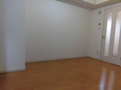 【居間・リビング】 | ブライズ西荻窪 | 6.7帖のきれいな洋室。