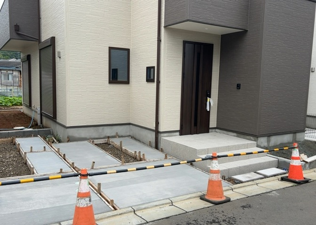 【構造・工法・仕様】 | 木造住宅とは土台、壁、柱など建築物の強度を支える構造体の材に木が使用されている構造を指します。構造体は建物の自重を支えるだけではなく風圧や水圧、積裁荷重などあらゆる衝撃に耐えるための基礎です。