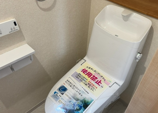 【トイレ】 | トイレは大きさや形、機能、抗菌性などが異なる多種多彩なタイプが各メーカーから出ています。それぞれに良さがあるため、事前にどういったタイプのトイレがいいのかをご家庭内で決めて、内見に行くといいでしょう。