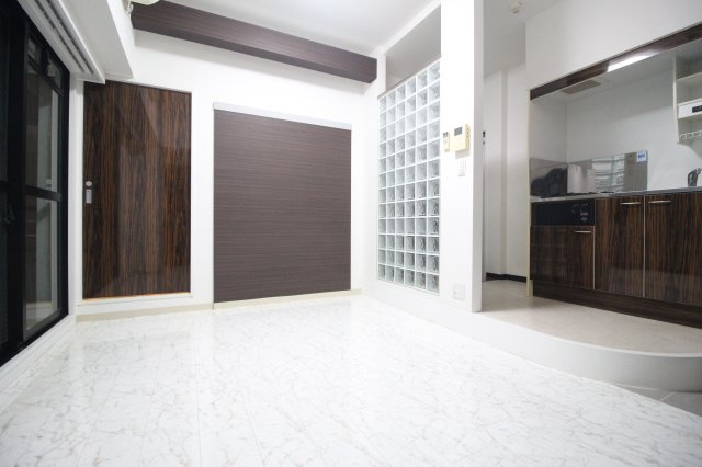 【居間・リビング】 | レクシア鶴ヶ丘 | 洋室8.5帖♪