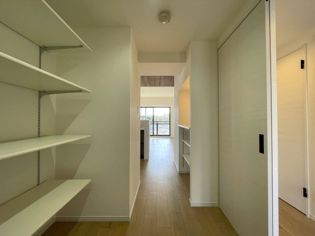 自宅で温泉三昧！ルーバルで整い三昧！今夜のご飯はすしざんまい！な、『グランシティ横濱保土ヶ谷』リフォームの収納|十分な収納スペースがあります