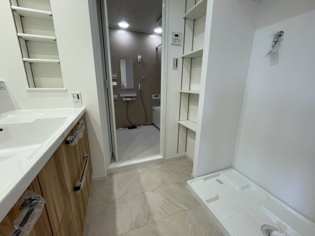 自宅で温泉三昧！ルーバルで整い三昧！今夜のご飯はすしざんまい！な、『グランシティ横濱保土ヶ谷』リフォームの独立洗面台|独立洗面台で身支度をすべて済ませてしまいましょう