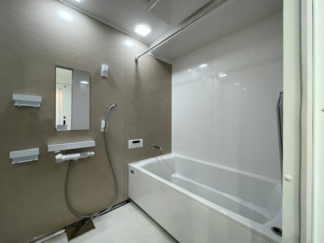 自宅で温泉三昧！ルーバルで整い三昧！今夜のご飯はすしざんまい！な、『グランシティ横濱保土ヶ谷』リフォームの浴室|日々の疲れを癒すお風呂付です
