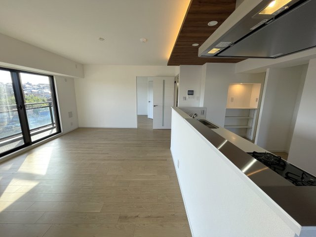 自宅で温泉三昧！ルーバルで整い三昧！今夜のご飯はすしざんまい！な、『グランシティ横濱保土ヶ谷』リフォームの居間・リビング|使いやすい居間です