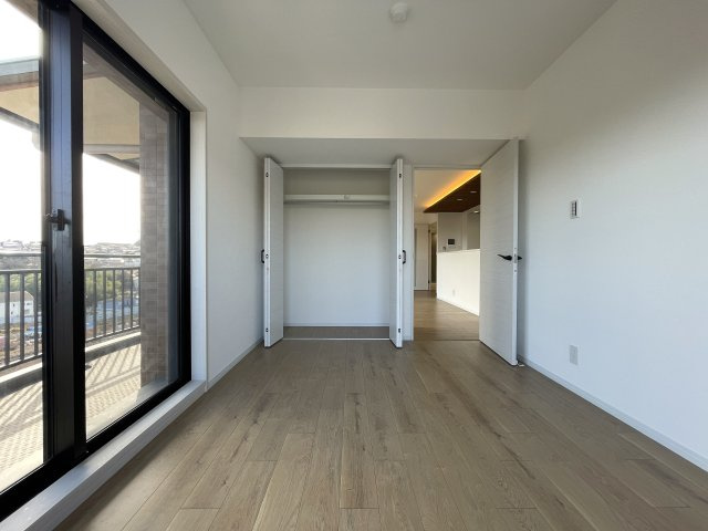 自宅で温泉三昧！ルーバルで整い三昧！今夜のご飯はすしざんまい！な、『グランシティ横濱保土ヶ谷』リフォームの洋室|個人の部屋や寝室として使える洋室です