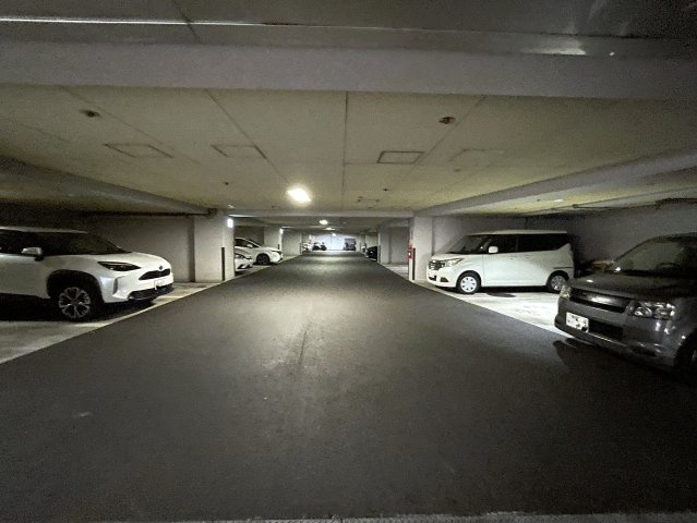 自宅で温泉三昧！ルーバルで整い三昧！今夜のご飯はすしざんまい！な、『グランシティ横濱保土ヶ谷』リフォームの駐車場|車をお持ちの方に嬉しい駐車場付きの物件です