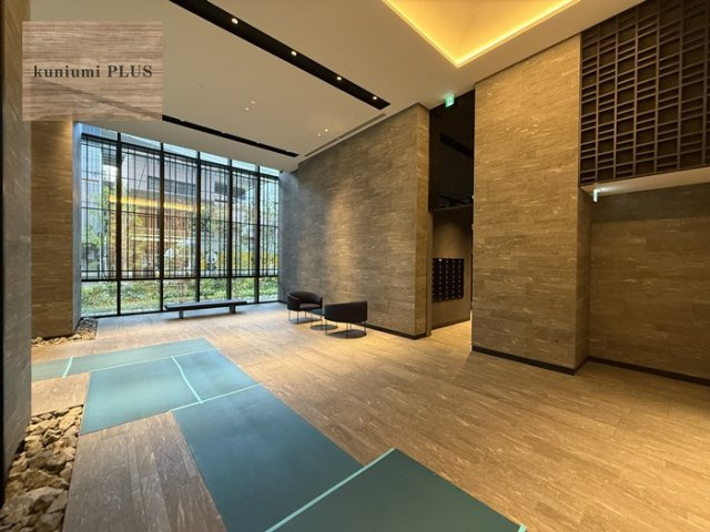 ジオタワー堺筋本町のエントランス