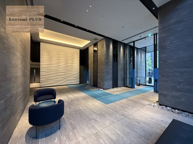 ジオタワー堺筋本町のエントランス