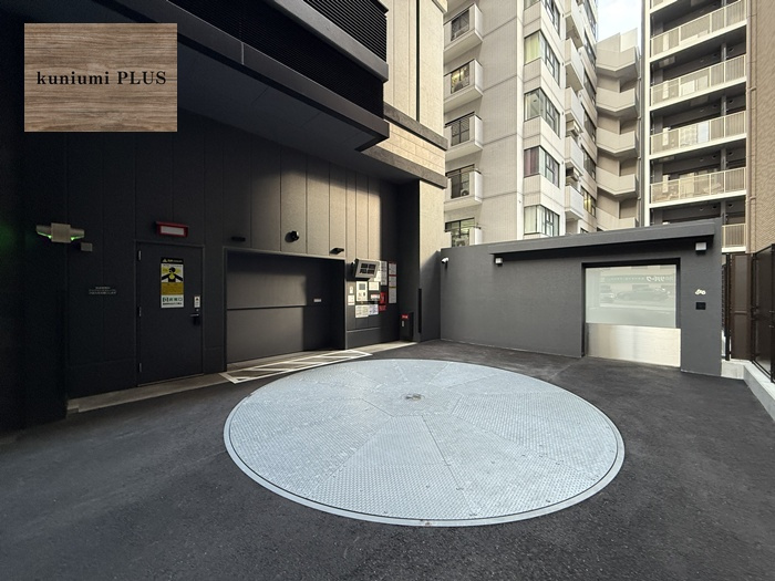 ジオタワー堺筋本町の駐車場