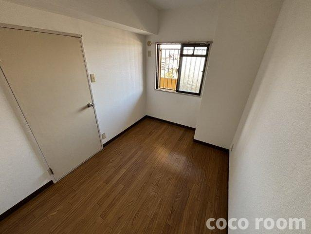 石津レジデンスの洋室