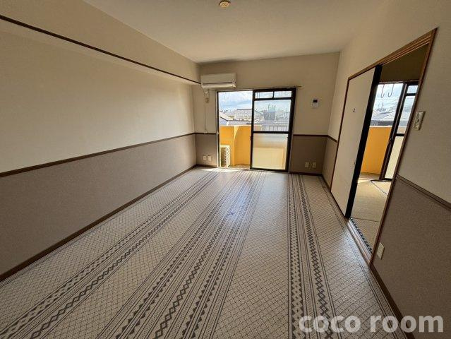 石津レジデンスの居間・リビング