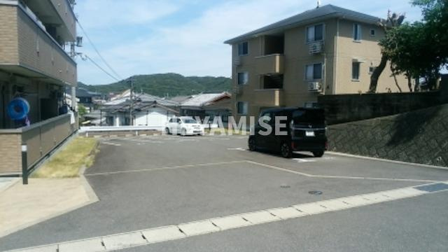 ソシアビューテラスA棟の駐車場