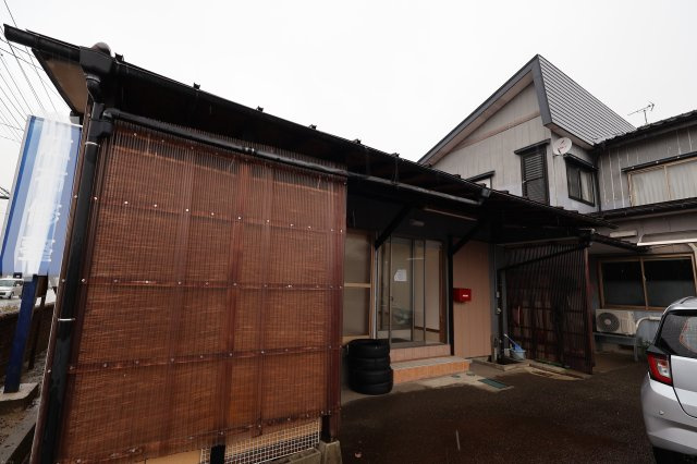 市野坪町山村貸事務所・店舗の外観