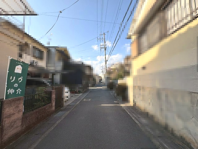 【成約済】長岡京市滝ノ町2丁目　　の前面道路含む現地写真|緑色の、のぼりが目印です。