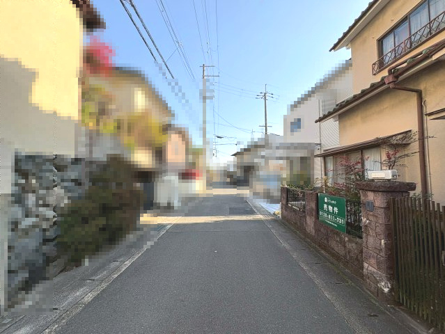 【成約済】長岡京市滝ノ町2丁目　　の前面道路含む現地写真|落ち着いた雰囲気の住宅街です。