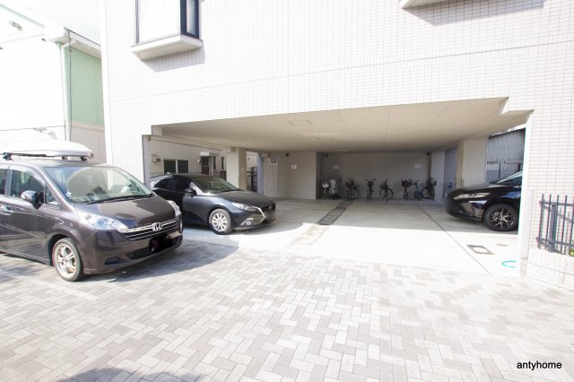 ミレニアムの駐車場