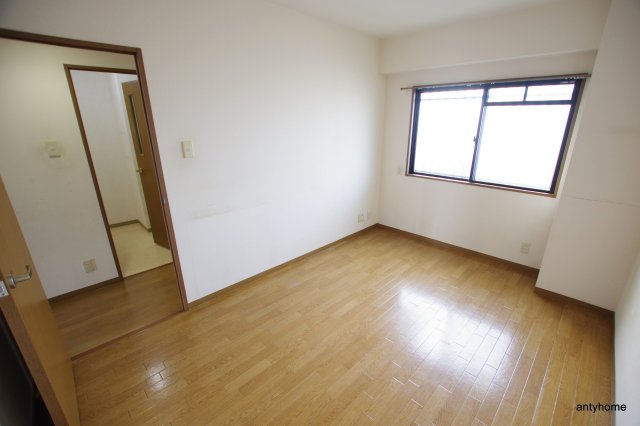 ミレニアムの洋室