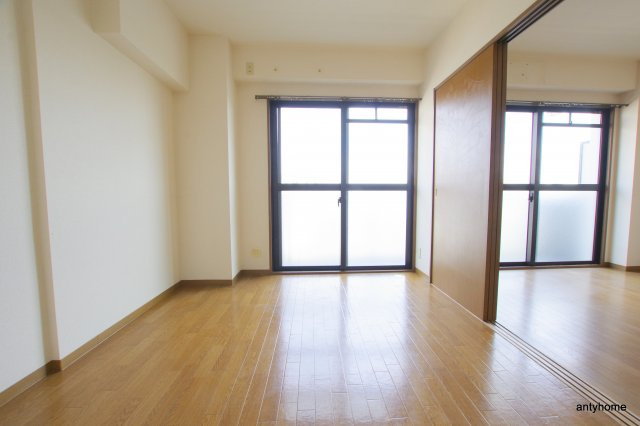 ミレニアムの洋室