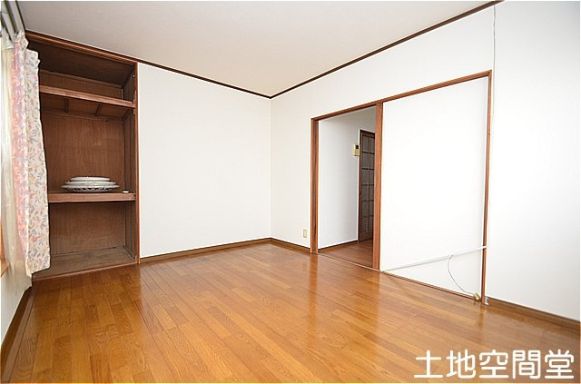 永犬丸南町５丁目　離れ付き平屋の洋室