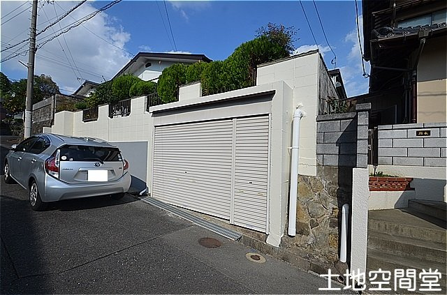 永犬丸南町５丁目　離れ付き平屋の駐車場