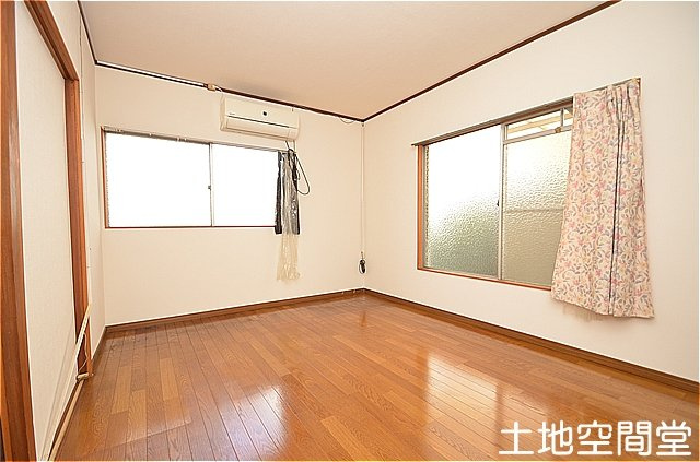 永犬丸南町５丁目　離れ付き平屋の洋室