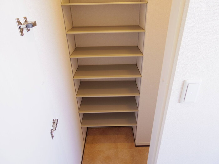 トルビヨンの玄関|シューズクローク