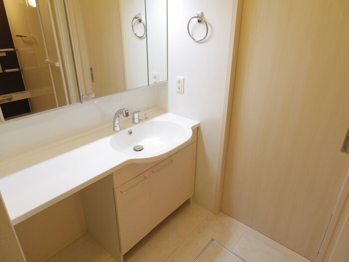 トルビヨンの独立洗面台|大型洗面化粧台