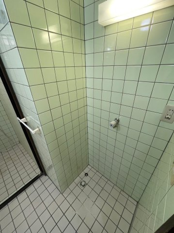 【シャワールーム】