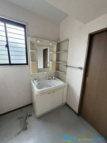 厚木市小野　中古戸建の独立洗面台