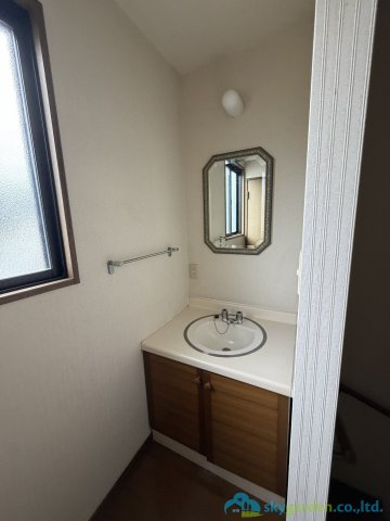 厚木市小野　中古戸建の独立洗面台