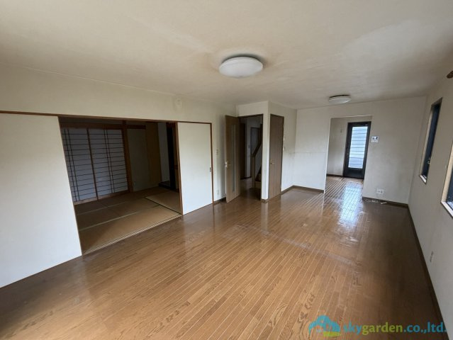 厚木市小野　中古戸建の居間・リビング