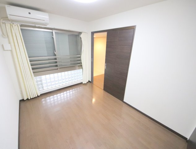 ローレルコート生駒ウエストレジデンスの洋室