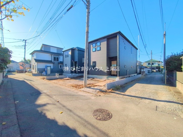 上尾市上26期　新築戸建　グラファーレ01の前面道路含む現地写真