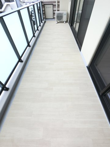 センチュリー千葉みなとのバルコニー