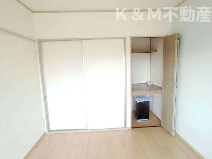 サンハイムＳ－Ｂの居間・リビング|こちらの居間で趣味の時間をお楽しみください