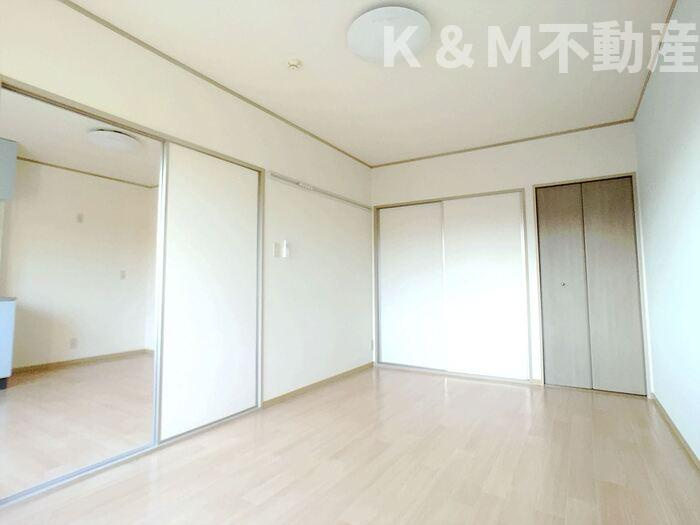 サンハイムＳ－Ｂの居間・リビング|こちらのリビングで趣味の時間をお楽しみください