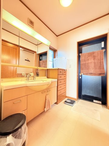 神栖市太田中古戸建の独立洗面台