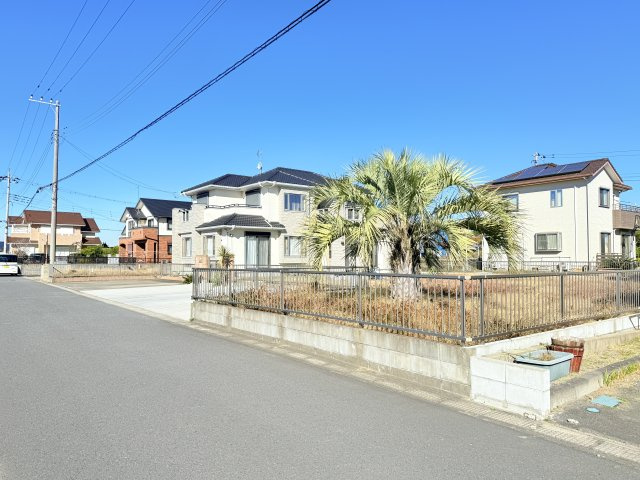神栖市太田中古戸建の前面道路含む現地写真