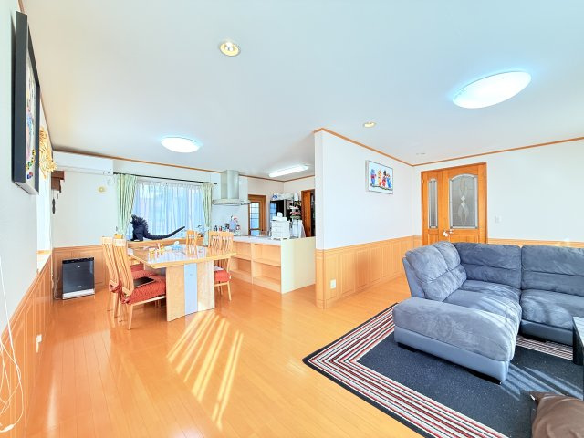 神栖市太田中古戸建の居間・リビング