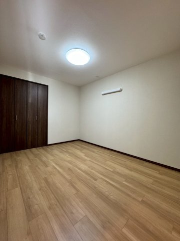 ファミリーコーポ今福の洋室|約4.5帖の洋室。