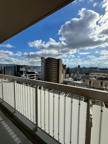 ファミリーコーポ今福のバルコニー|南向きバルコニーで陽当りが良く洗濯物もしっかり干せます！
10階部分なので眺望も良好です！